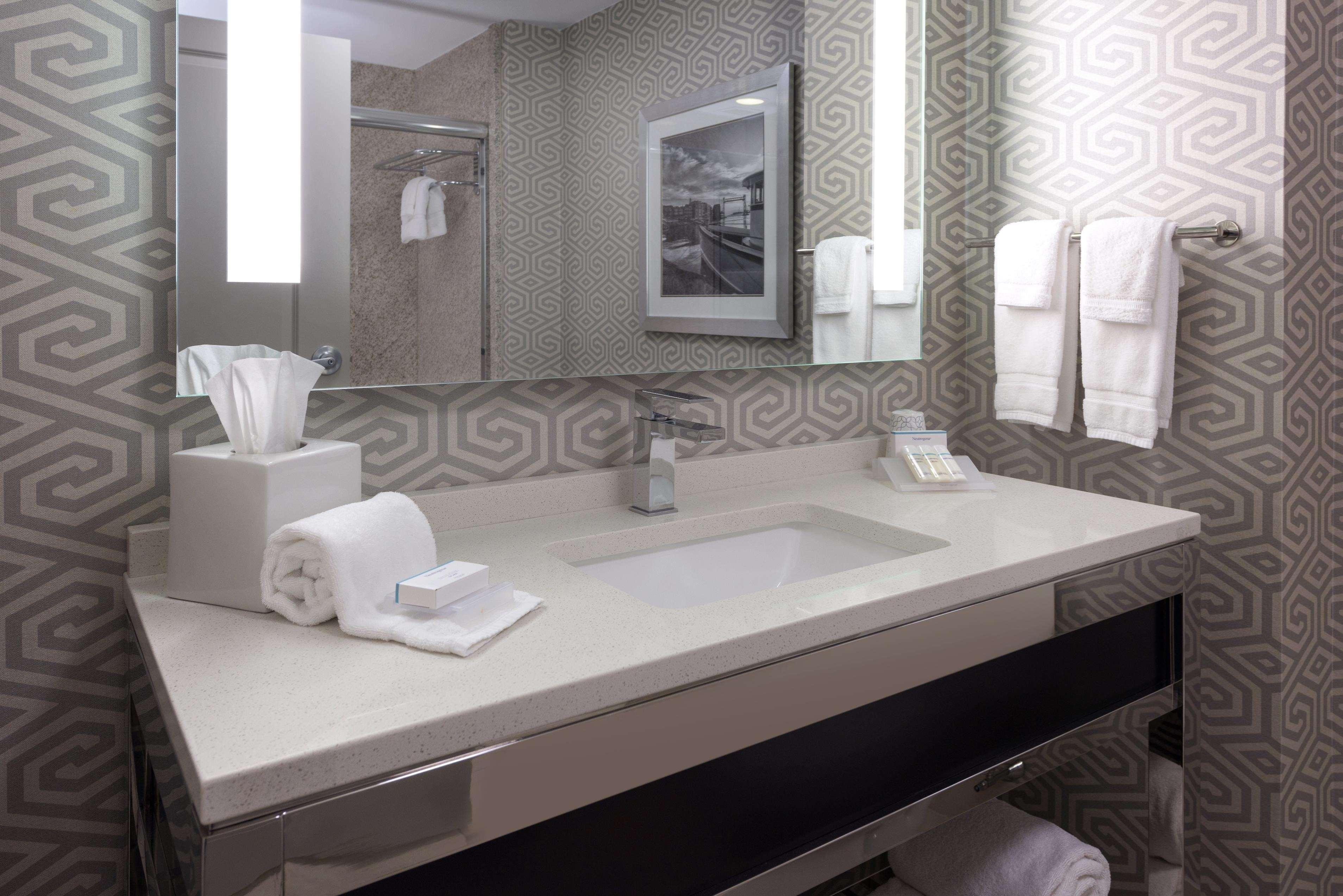 Hilton Garden Inn Portsmouth Downtown Екстериор снимка