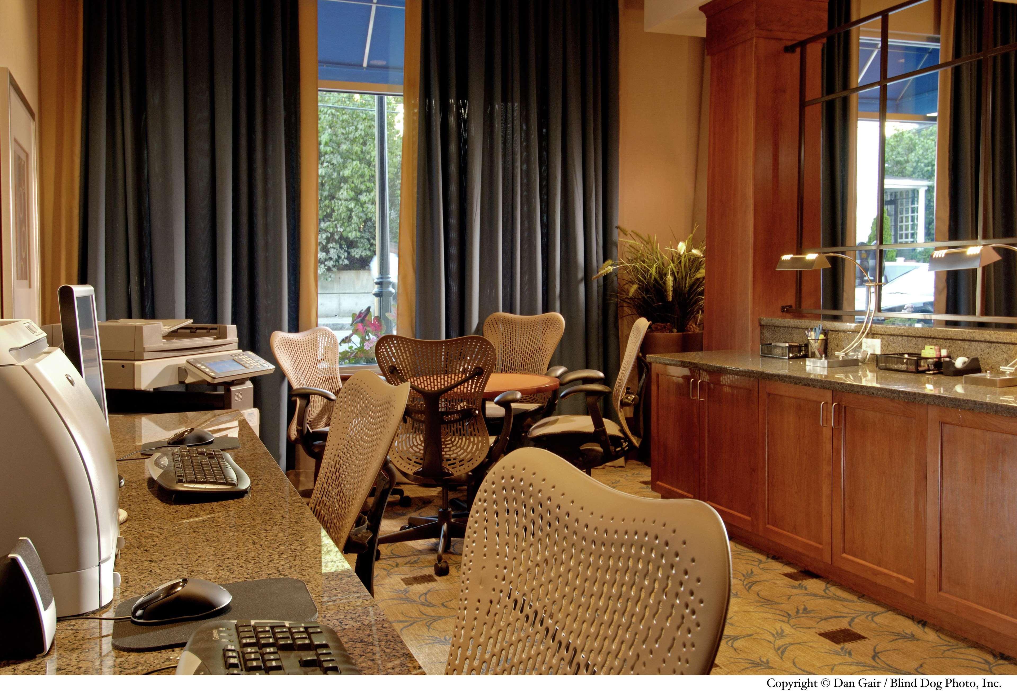 Hilton Garden Inn Portsmouth Downtown Екстериор снимка