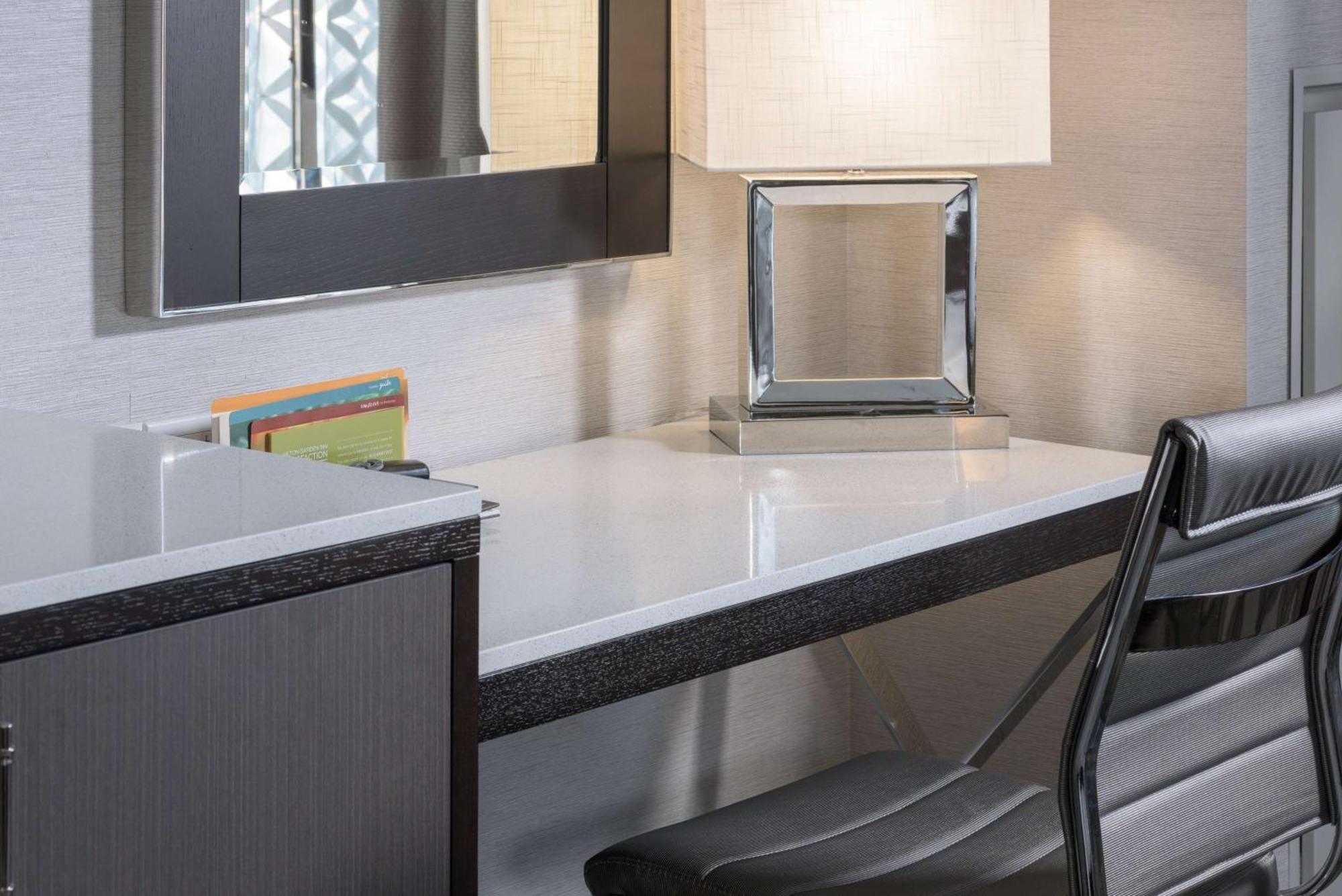 Hilton Garden Inn Portsmouth Downtown Екстериор снимка