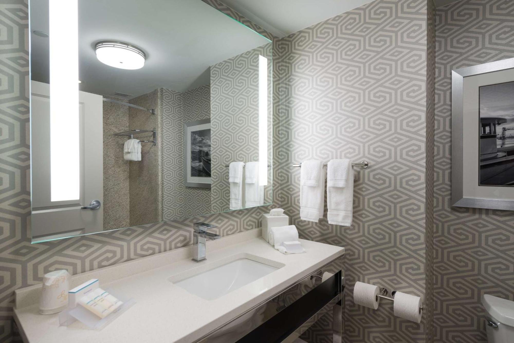 Hilton Garden Inn Portsmouth Downtown Екстериор снимка