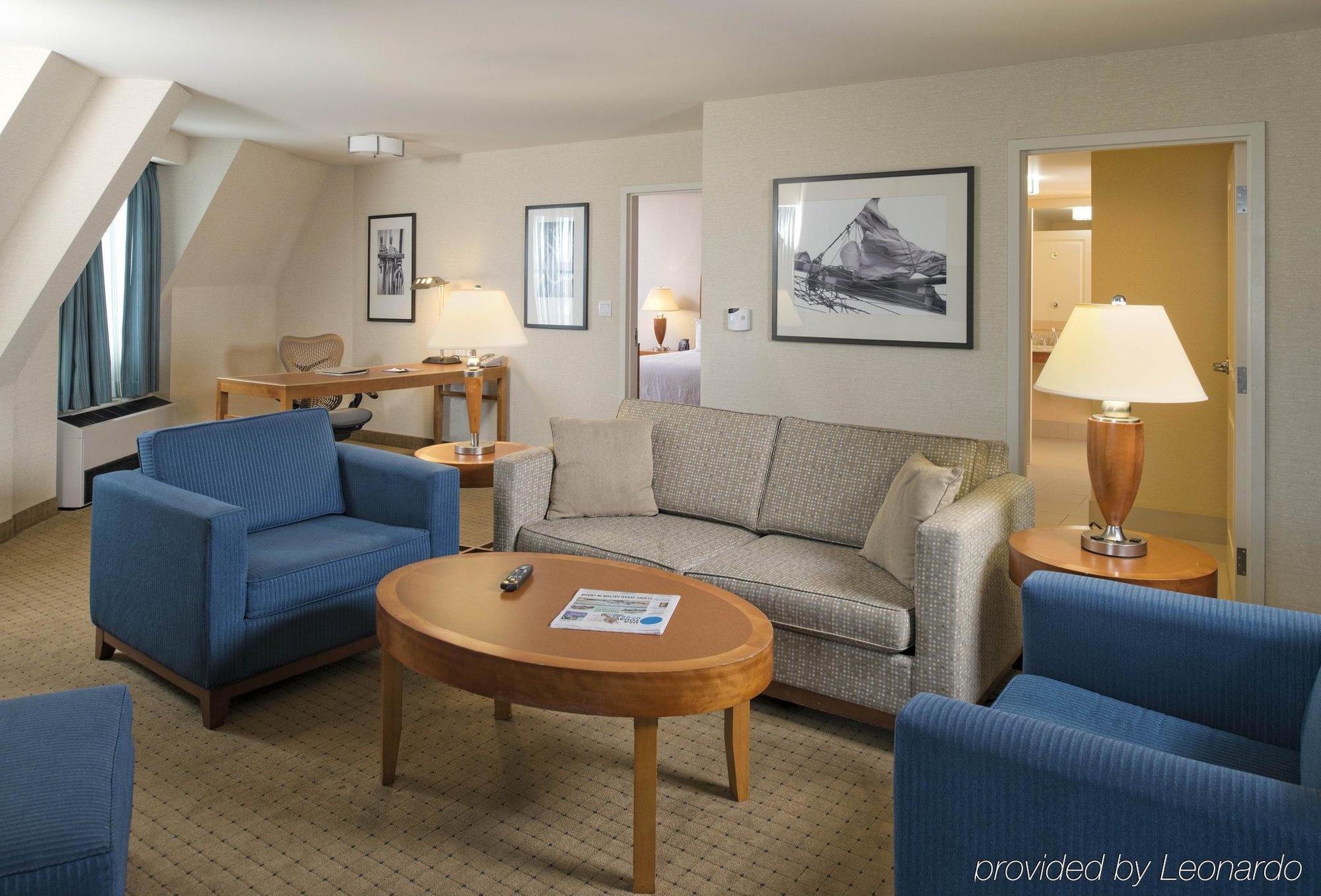 Hilton Garden Inn Portsmouth Downtown Екстериор снимка