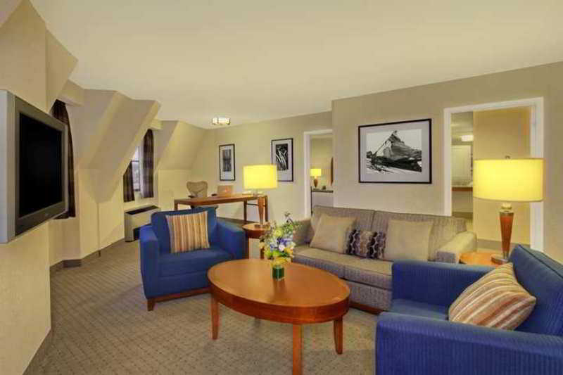 Hilton Garden Inn Portsmouth Downtown Стая снимка
